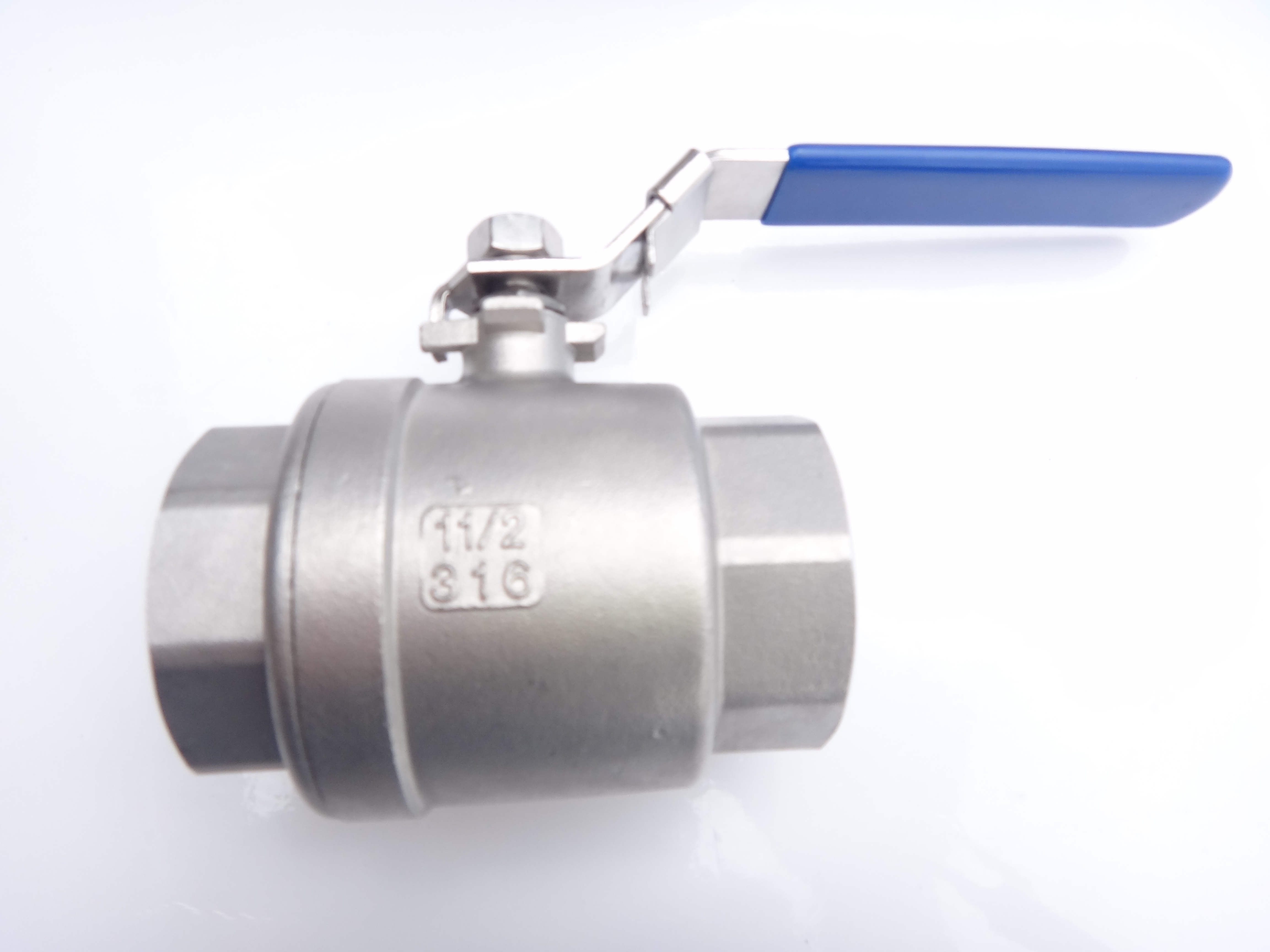 We offer 316 stainless steel ball valve for water tank or trough